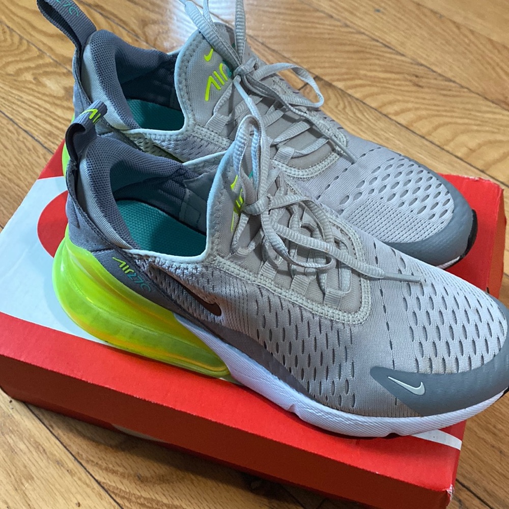 Sneakers Size 5.5youth - Women Size 7.5